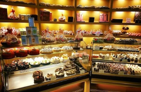 Flurys Bakery